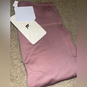 Fabletics seamless high waisted rib 7/8 legging NWT size M mauve